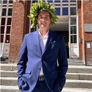 Dottore in economia aziendale, offre lezioni private in ambito economico